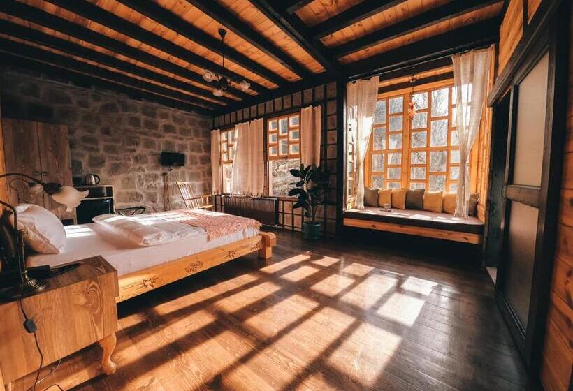 デラックススイート, Dudi̇ Konak