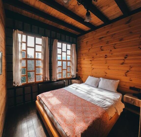 スタンダードスタジオ, Dudi̇ Konak