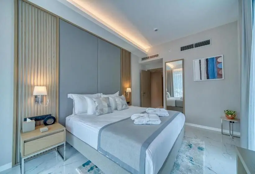 سوئیت با چشمانداز دریا و هیدروماساژ, Hyatt Regency Kotor Bay Resort