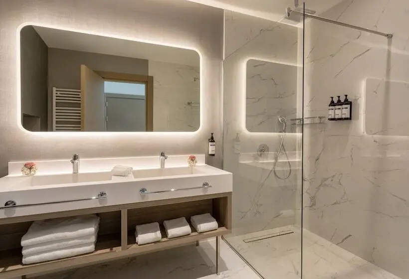 اتاق پرمیوم, Hyatt Regency Kotor Bay Resort