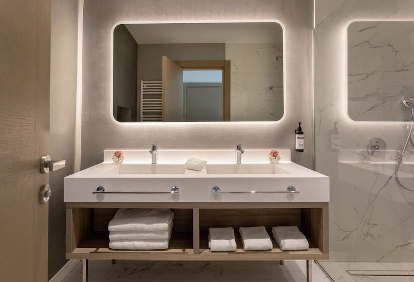 اتاق پرمیوم, Hyatt Regency Kotor Bay Resort