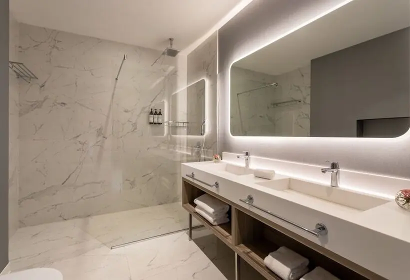 اتاق پرمیوم با چشمانداز دریا, Hyatt Regency Kotor Bay Resort