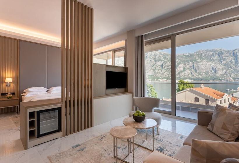 اتاق پرمیوم با چشم‌انداز دریا, Hyatt Regency Kotor Bay Resort