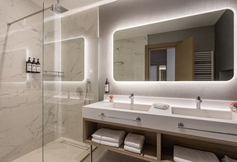 اتاق پرمیوم با چشم‌انداز دریا, Hyatt Regency Kotor Bay Resort