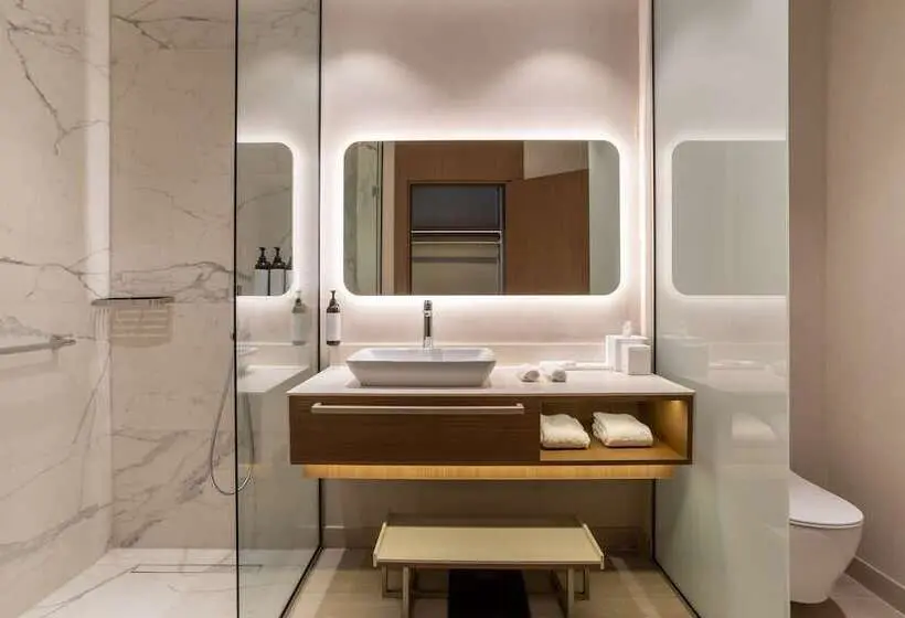 اتاق لوکس با چشمانداز استخر, Hyatt Regency Kotor Bay Resort