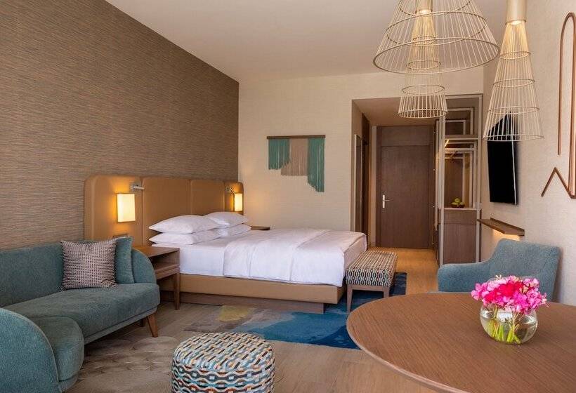 اتاق لوکس با چشم‌انداز استخر, Hyatt Regency Kotor Bay Resort