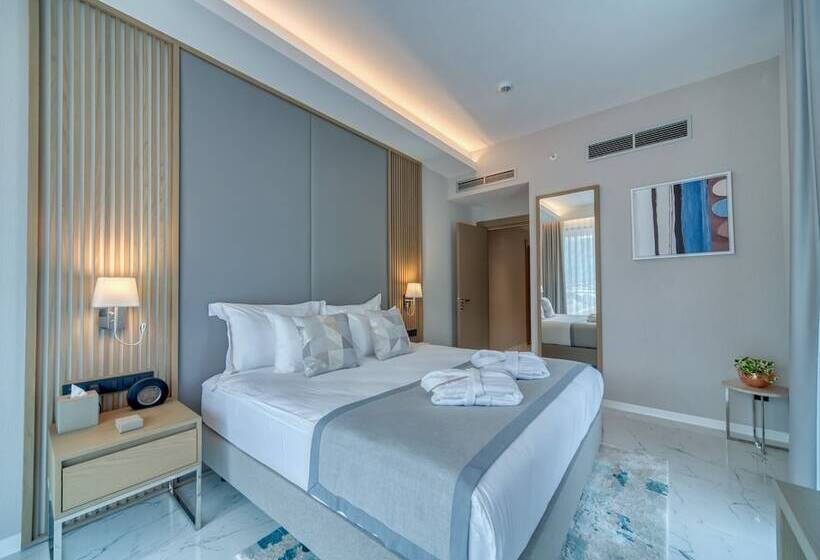 سوئیت با چشم‌انداز دریا و هیدروماساژ, Hyatt Regency Kotor Bay Resort