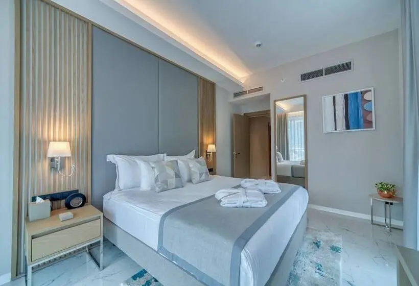 سوئیت با چشمانداز دریا و هیدروماساژ, Hyatt Regency Kotor Bay Resort