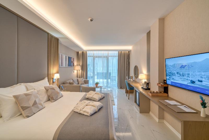 סוויטה דלוקס, Hyatt Regency Kotor Bay Resort