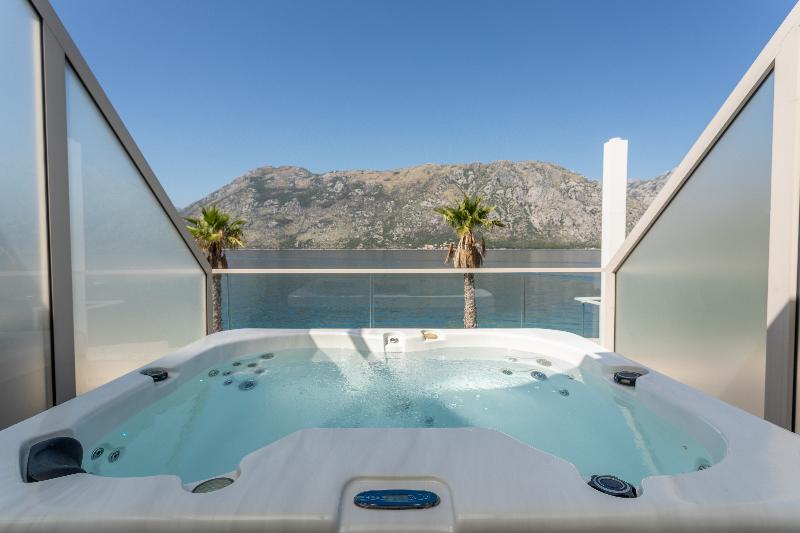 סוויטה דלוקס, Hyatt Regency Kotor Bay Resort