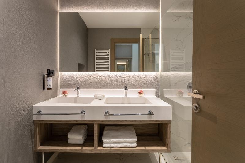 اتاق استاندارد, Hyatt Regency Kotor Bay Resort