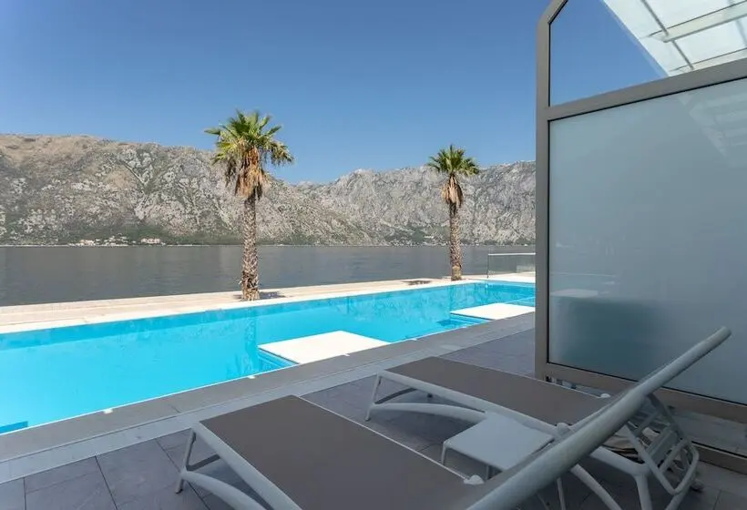 اتاق پرمیوم با چشم‌انداز دریا, Hyatt Regency Kotor Bay Resort