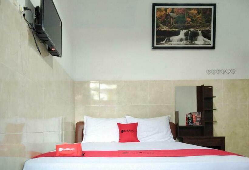 Номер Стандарт, Reddoorz @ Hotel Surabaya Sumenep
