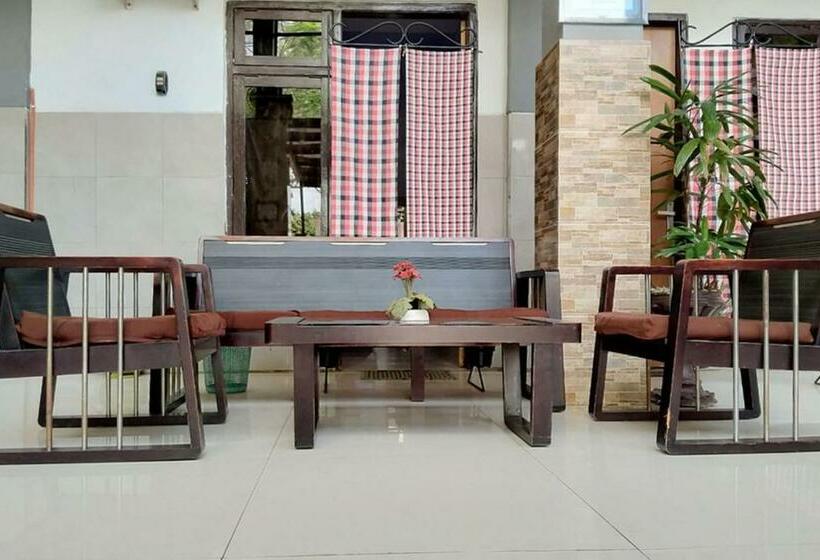 חדר דלוקס, Reddoorz @ Hotel Surabaya Sumenep