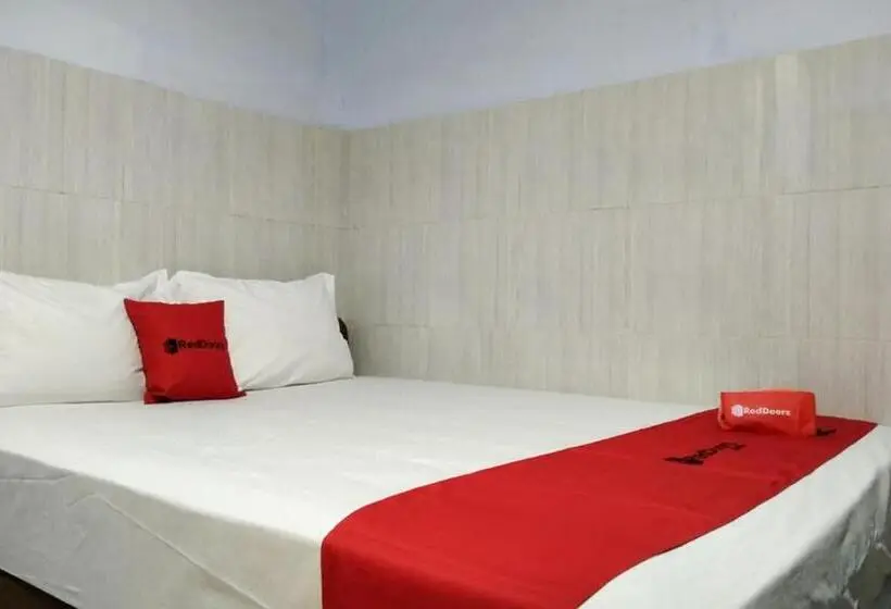 デラックスルーム, Reddoorz @ Hotel Surabaya Sumenep