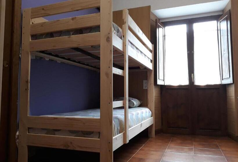 Кровать в Общей Комнате, Albergue La Vargona