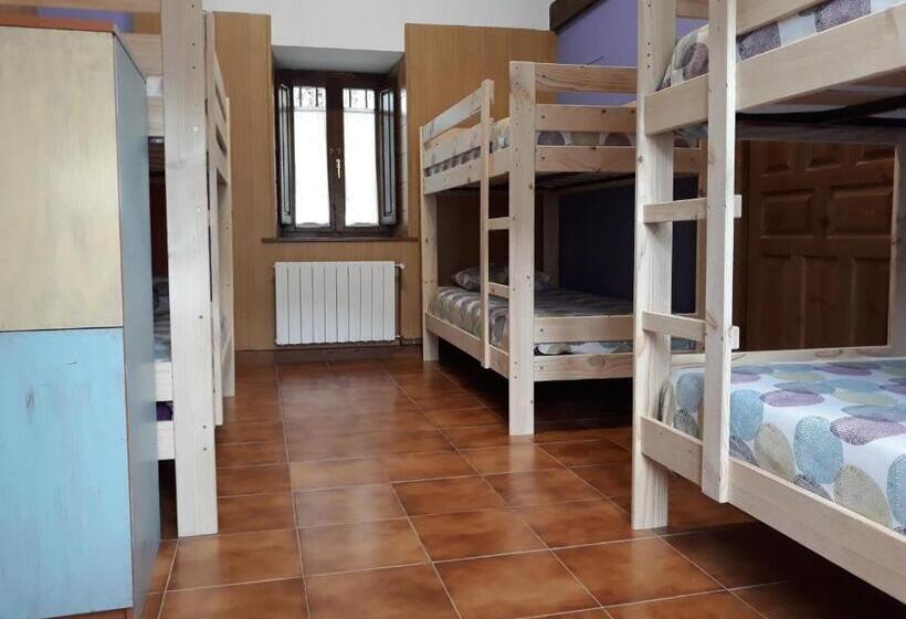 Кровать в Общей Комнате, Albergue La Vargona