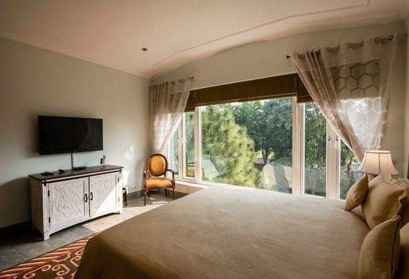 豪华房间, Blusalzz Collection   Siddha Wellness Village, Faridabad   Haryana