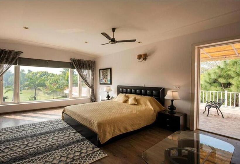 Номер Deluxe, Blusalzz Collection   Siddha Wellness Village, Faridabad   Haryana