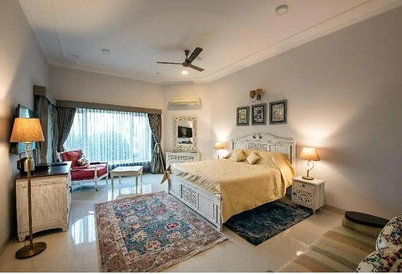 豪华房间, Blusalzz Collection   Siddha Wellness Village, Faridabad   Haryana