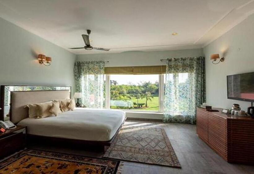 带大床的标准间, Blusalzz Collection   Siddha Wellness Village, Faridabad   Haryana