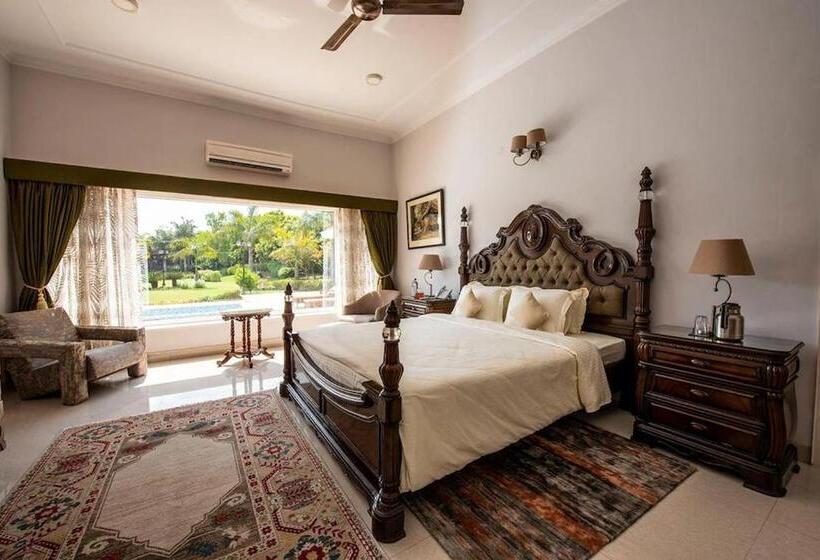 带大床的标准间, Blusalzz Collection   Siddha Wellness Village, Faridabad   Haryana