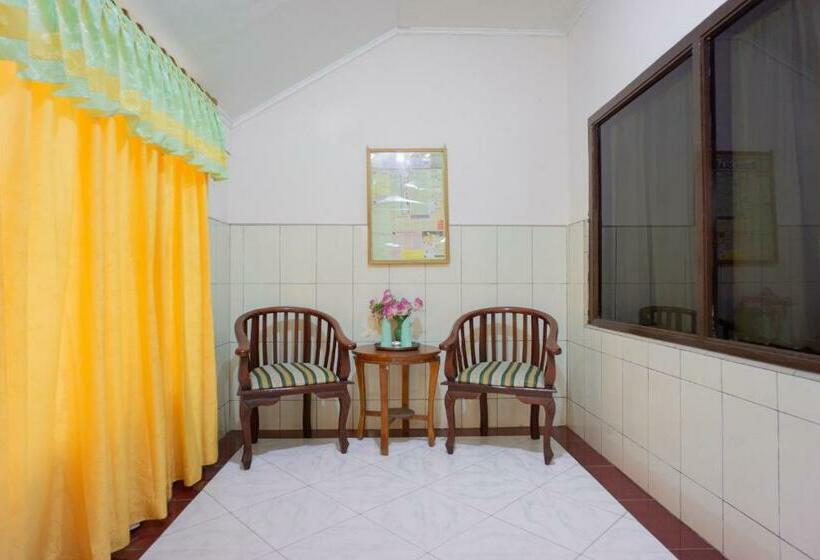 جناح سوبيريور, Oyo 2180 Vina Vira