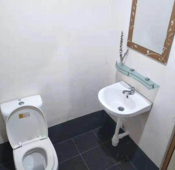 غرفة قياسية ثلاثية, Motel Kampung Kuah