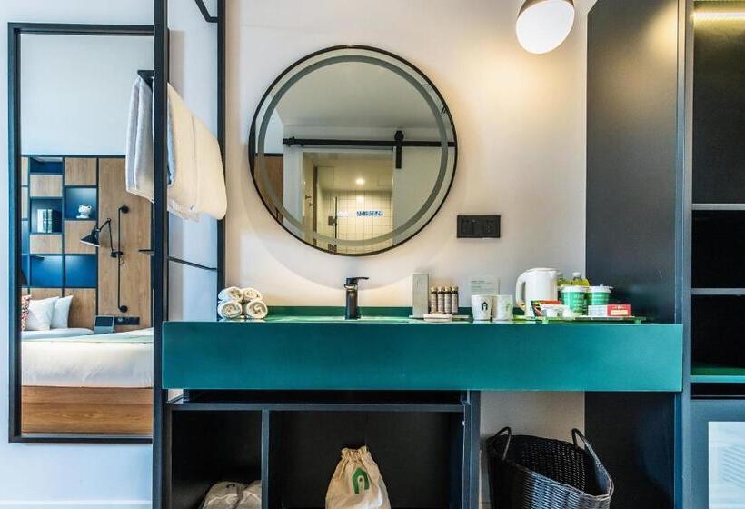 Suit Deluxe, Campanile Shanghai Huaihai