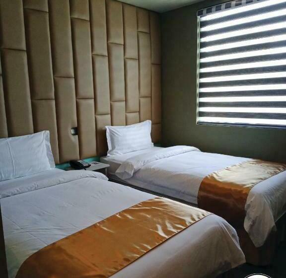 Студия Deluxe, Felicity Island