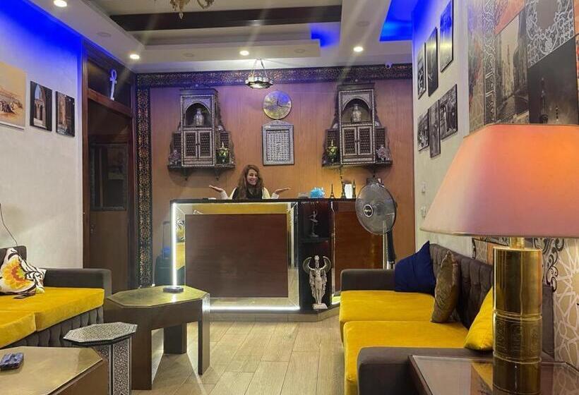 اتاق لوکس یک تخته, The Location