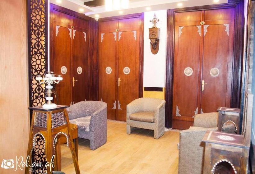 اتاق لوکس چهار تخته, The Location