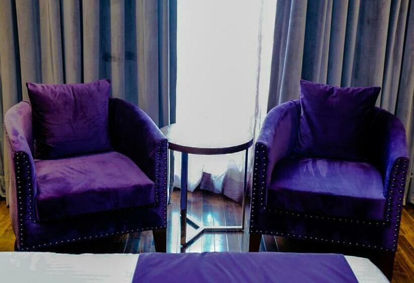 اتاق لوکس, Indigo Heights Hotel & Suites