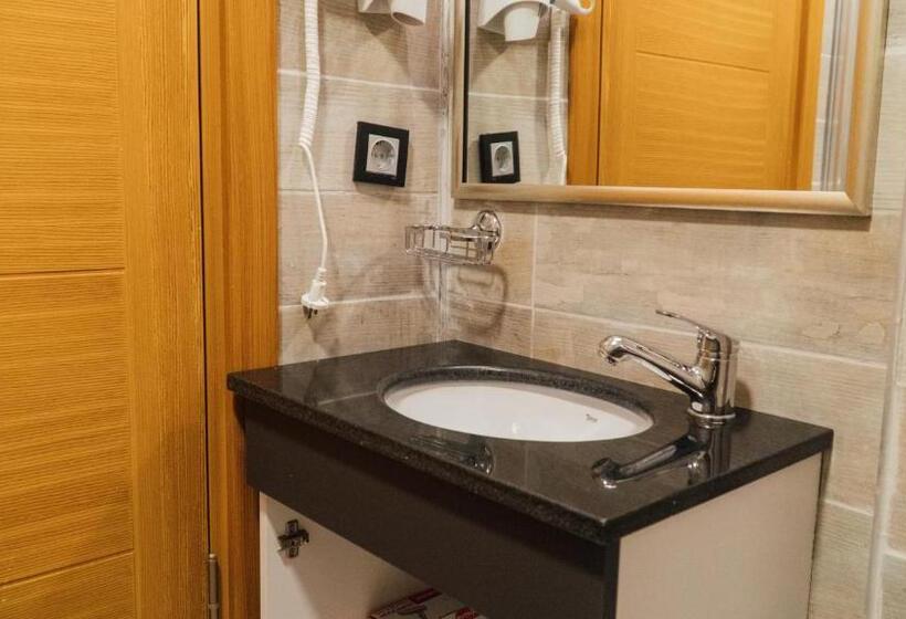 Economy Triple Room, Barkod Otel