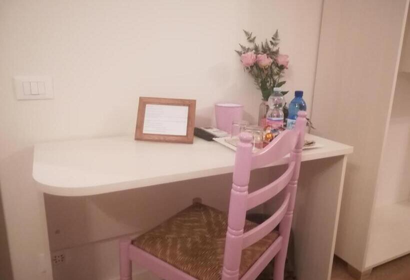 غرفة قياسية لذوى الاحتياجات الخاصة, La Libellula