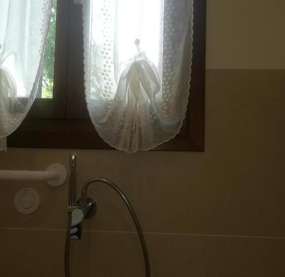 غرفة قياسية لذوى الاحتياجات الخاصة, La Libellula