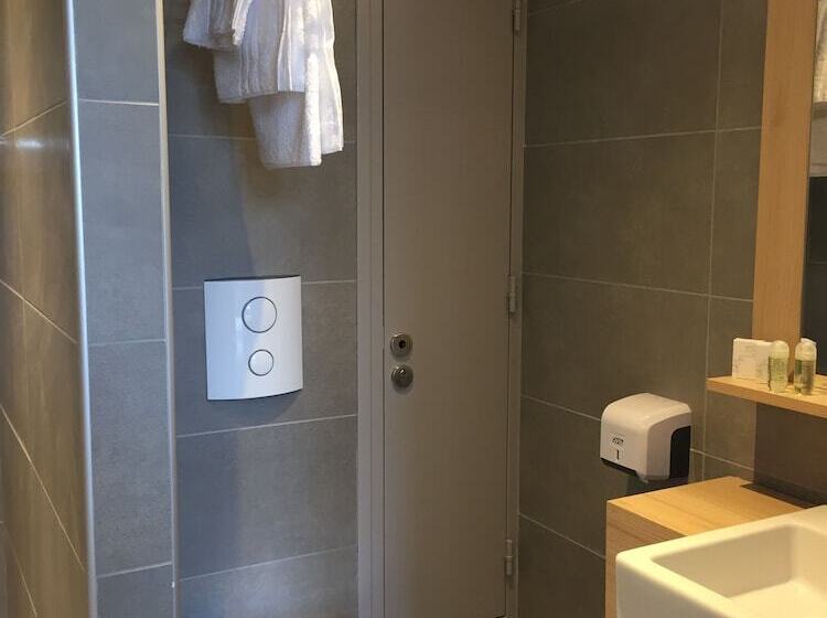 标准三人间, Le Felicien