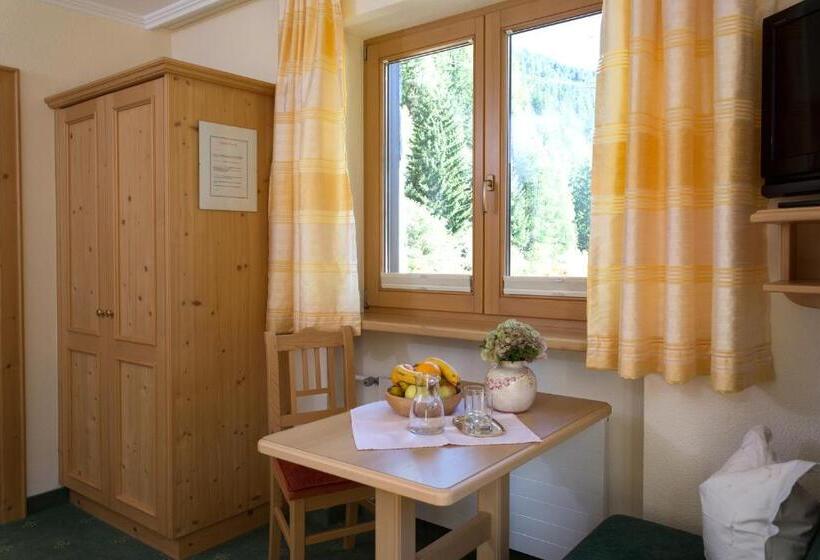 آپارتمان 2 خوابه با بالکن, Landhaus Zauser