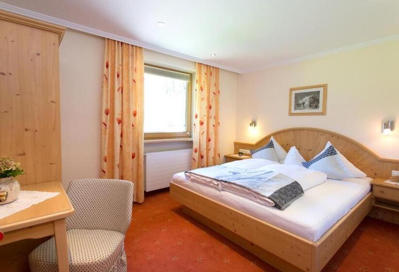 آپارتمان 2 خوابه با بالکن, Landhaus Zauser