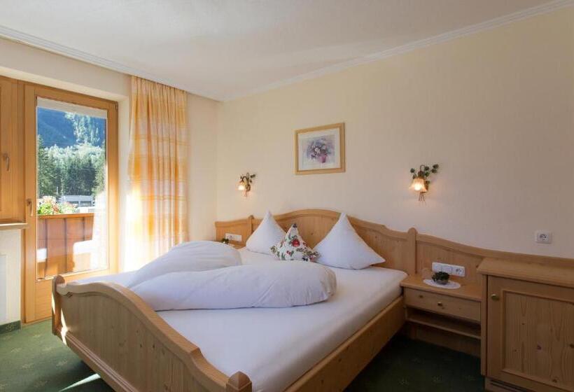 آپارتمان 2 خوابه با بالکن, Landhaus Zauser