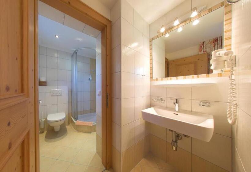 استودیوی استاندارد, Landhaus Zauser