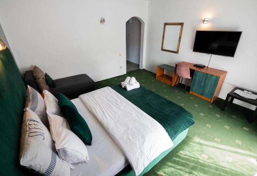 스탠다드 트리플 발코니 룸, Top Mountain