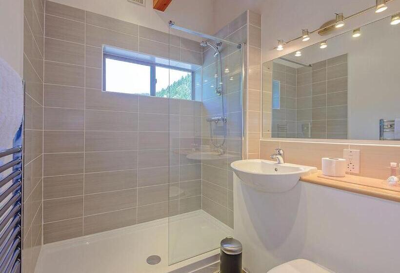 4间卧室的房子, Penvale Lakes Lodges