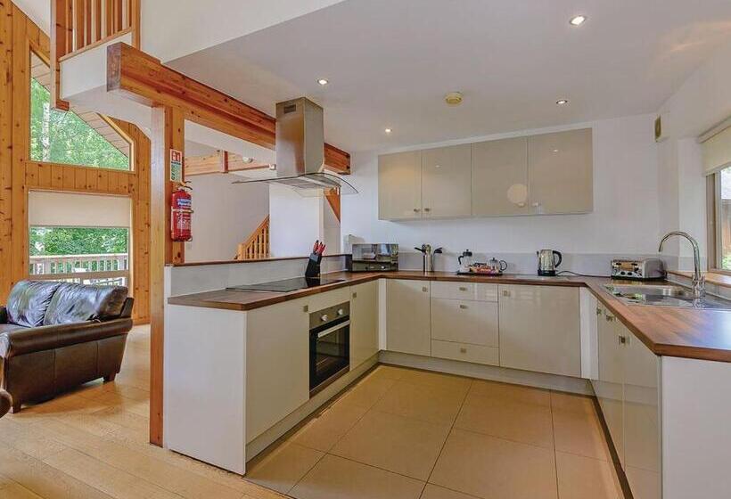 4间卧室的房子, Penvale Lakes Lodges