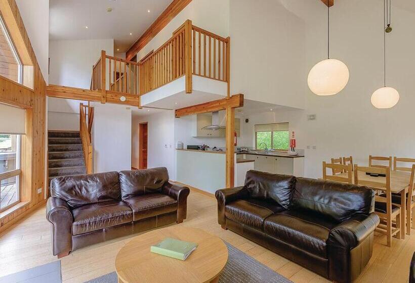 Дом 4 Спальни, Penvale Lakes Lodges