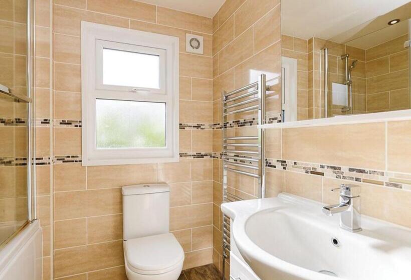 کلبه ییلاقی, Pickering Lodges