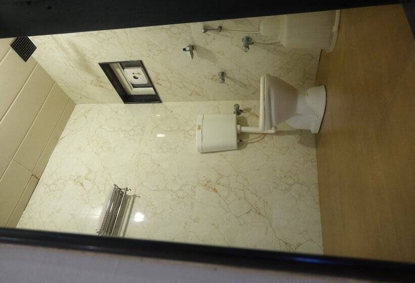 غرفة ديلوكس, Centre Point