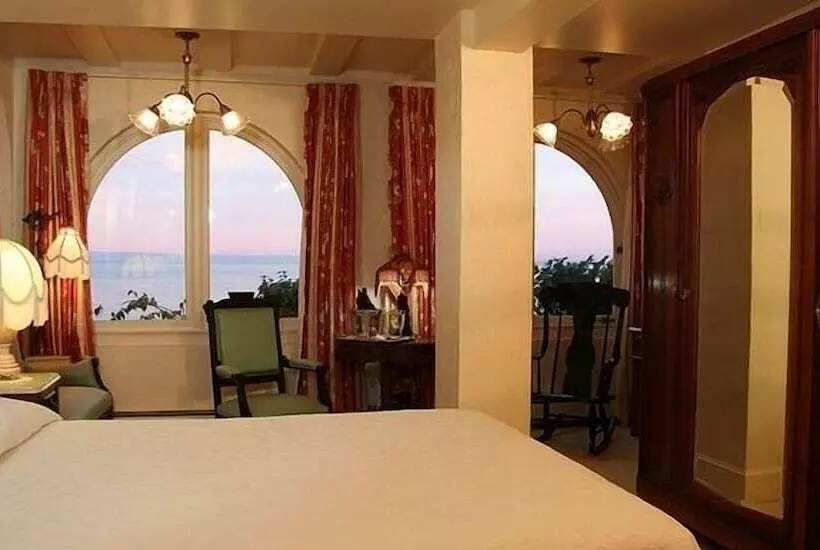 スタンダードルーム, Martine Inn