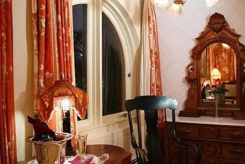 スタンダードルーム, Martine Inn