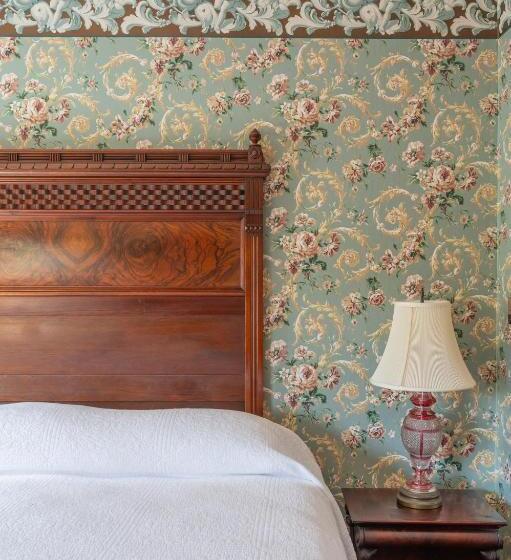 غرفة قياسية سرير كينج, Martine Inn